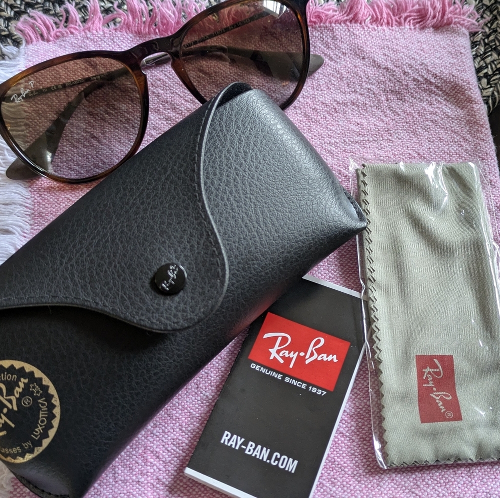 NWT Ray-Ban Erika RB4171